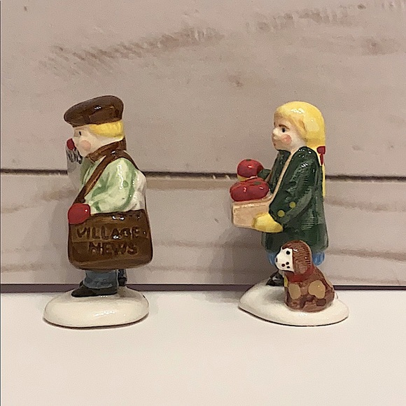 DEPARTMENT 56 - Girl Selling Apples and News Boy - Original Snow Village - Picture 2 of 6